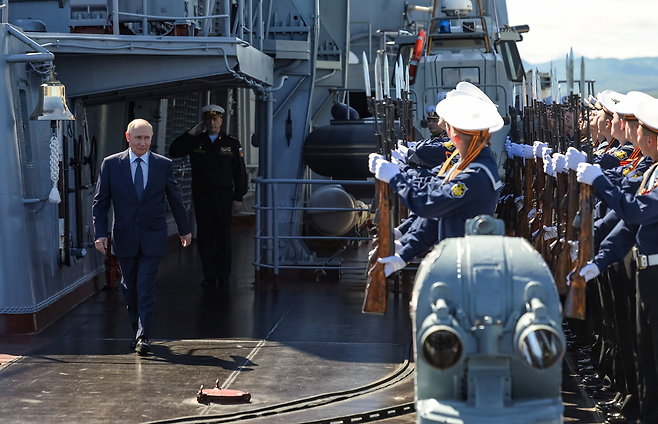 Putin’s surprise visit to the Kuril Islands