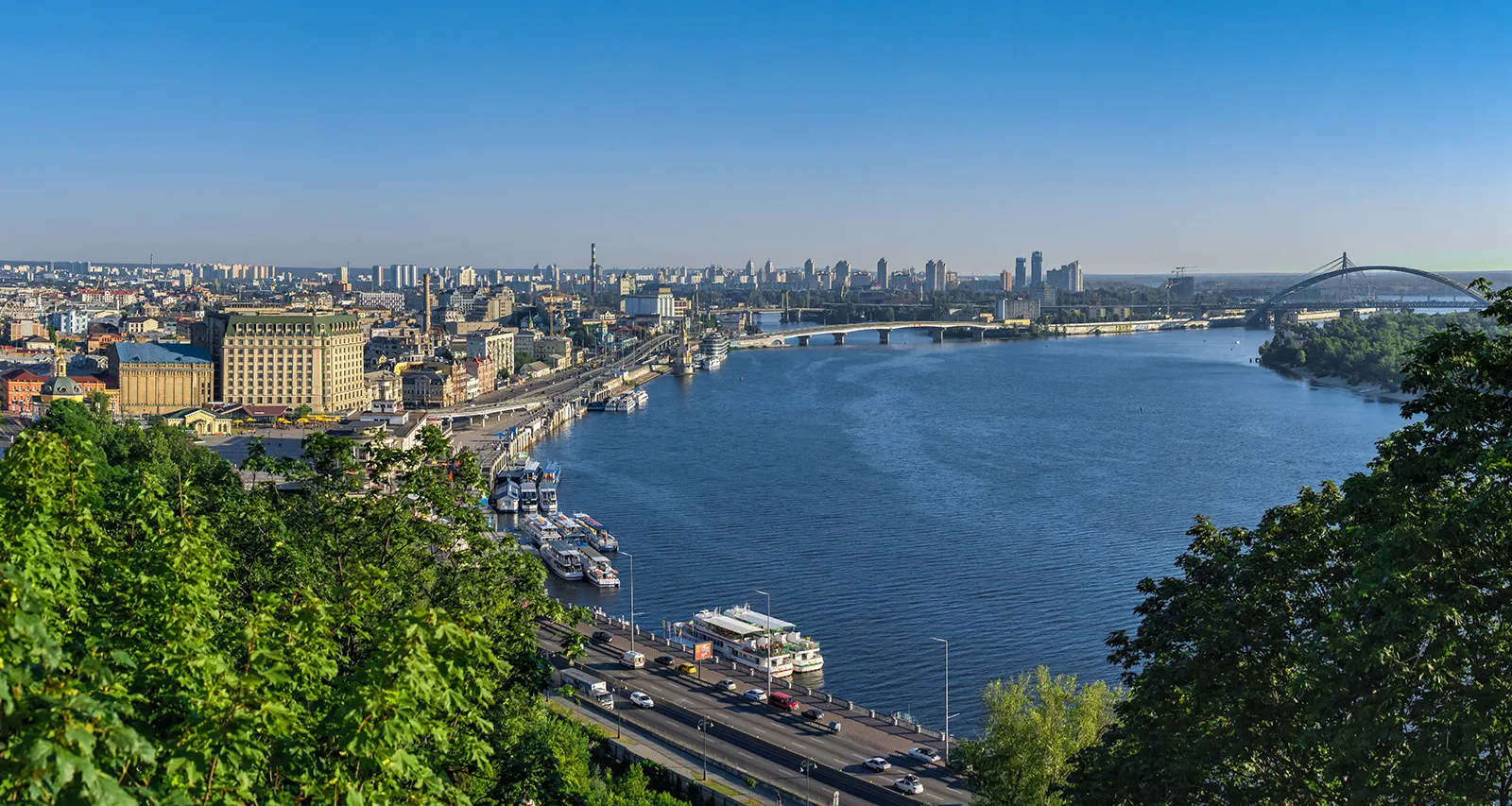 The ‘Dnieper River’ as a natural barrier and the reality of the territory